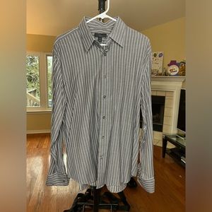 Express Design Studio Modern Fit men’s long-sleeved, button-up dress shirt